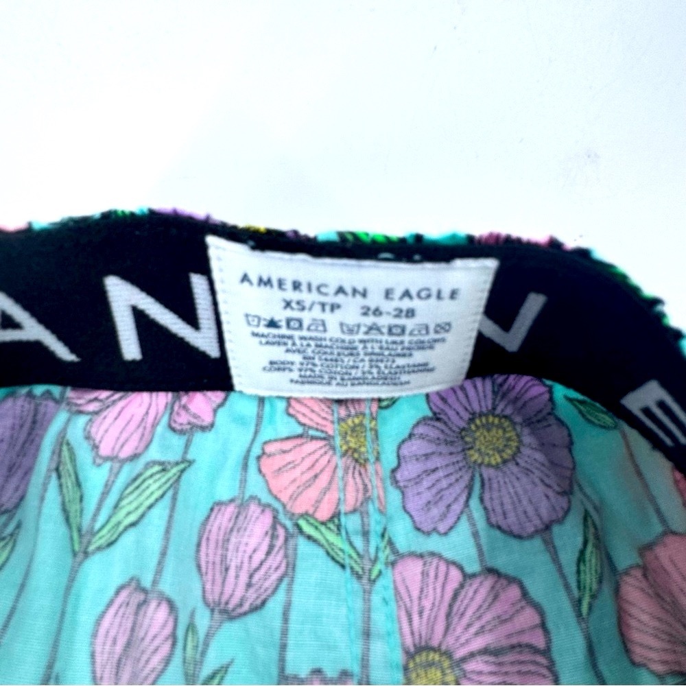 American Eagle Outfitters Floral Print Shorts‎ - Pink and Purple on Green - Picture 6 of 7